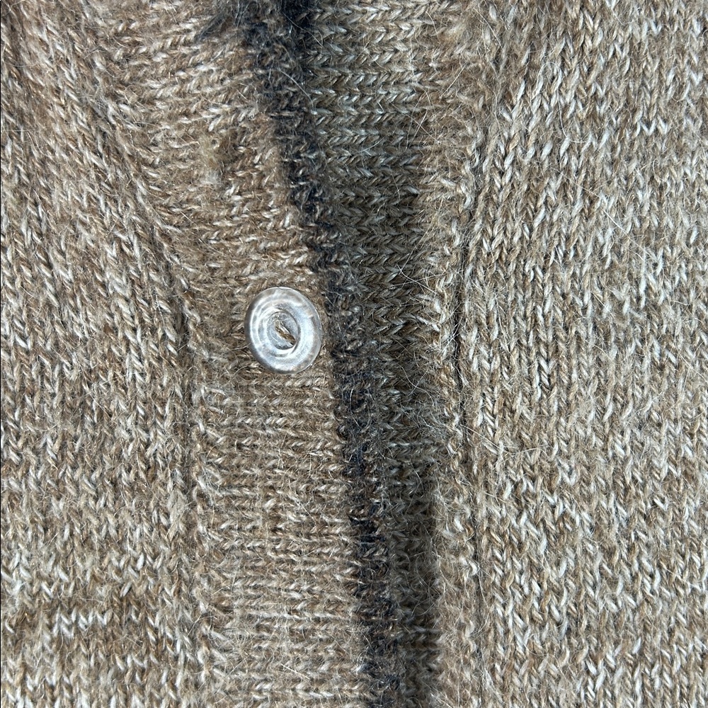 Vintage-Inspired Brown Button-Up Cardigan – Cozy & Unique Med - Picture 3 of 4
